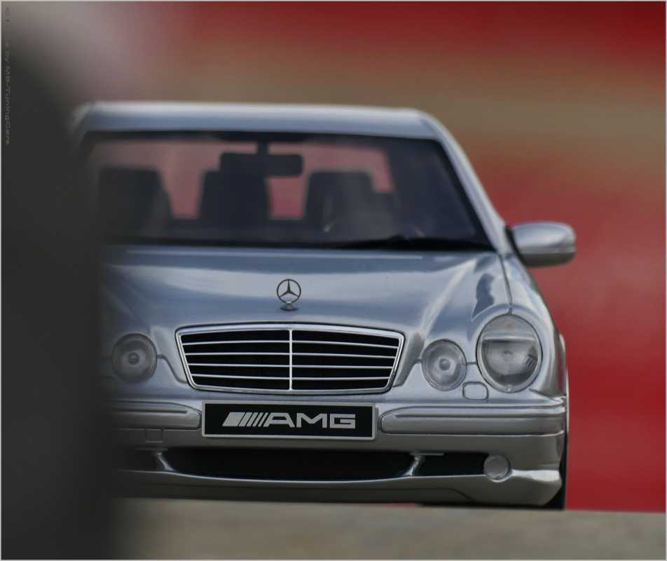 1:18 Mercedes E55 AMG W210 1999 mit 3tlg.AMG Alufelgen inkl. OVP